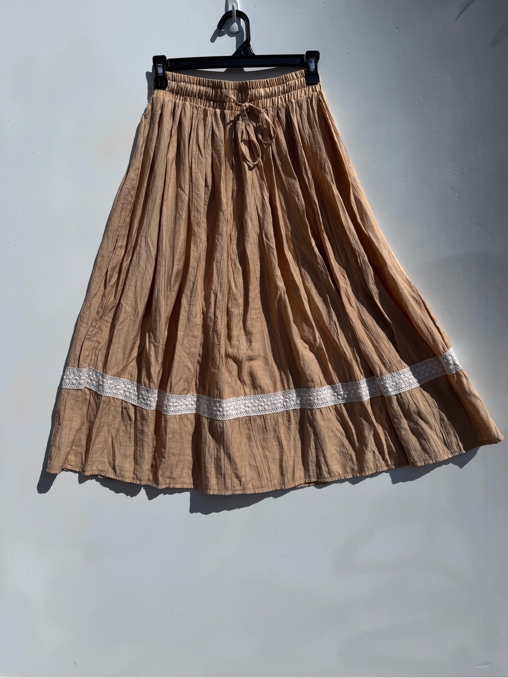 Neutral Beige Broomstick Style Midi Skirt w/ Lace Trim Sz M NWOT Boho Rodeo